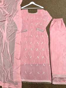 Magnifique Broderie Et Paillettes Travail Kurti-Plazzo Avec Dupatta - Product Image 3