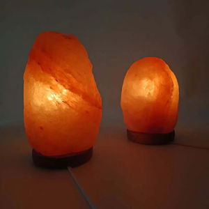 Grande Lampe à Sel de l'Himalaya Cristal Rose Naturel Authentique Lampes à Sel de l'Himalaya à la Main - Product Image 1
