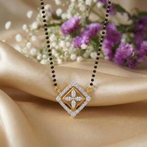 จี้เพชร 9 กะรัต รูปแบบมังกัลสุตร ของ Promised Charm - Product Image 1