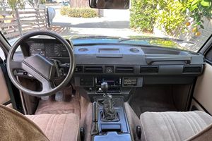 Range Rover Clásico de 1989, Importado de España, Usado en Buen Estado, Motor V8 de 3.5 Litros Reconstruido, Transmisión Manual de 5 Velocidades, Tracción en las Cuatro Ruedas, EE. UU. Título - Product Image 4