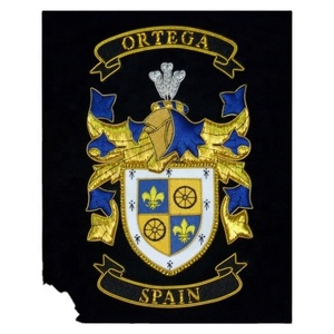 Écusson brodé personnalisé en fil blanc doré, écusson de famille, écusson de bras à paillettes 3d - Product Image 1