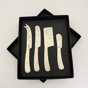 Classic and Luxury Stainless Steel Butter and cheese <b>Knives</b> Set of 4 in High Quality Finish for the Use of Kitchen & Restaurant - Product Image 3