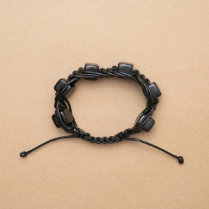 Pulsera de macramé shungita Shambhala con 6 cuentas pulidas cúbicas caídas de 0,39 pulgadas (10mm) en un cordón de poliéster negro, ajustable - Product Image 2