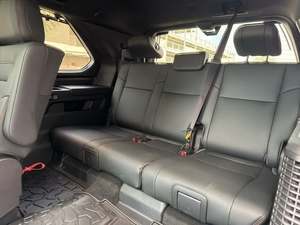 Asiento de Cuero Negro Usado para Sequoia TRD Pro Hybrid 4WD 2025, Lado Izquierdo, con Sistema de Navegación, Arranque Remoto, Paquete Tecnológico, Tercera Fila - Product Image 6