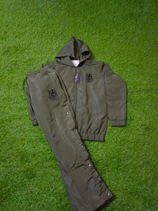 ชุดวอร์มสมาคมสตรีแบบกรีกกำหนดเองเสื้อแจ็กเก็ตแบบกระดุมติดกางเกงเครื่องแต่งกายตัวอักษรกรีกเฉพาะบุคคล - Product Image 4