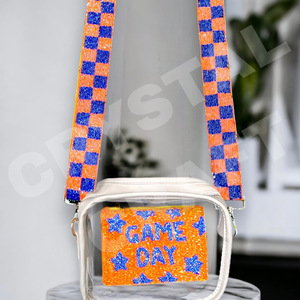 สายกระเป๋าลูกปัดแก้วลายตารางสีน้ำเงิน CRYSTAL CRAFT ประดับด้วยลูกปัดเม็ดเล็กสีขาวทองแบบกำหนดเอง เครื่องประดับแฟชั่นอินเดียสำหรับกระเป๋า - Product Image 1