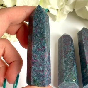 Tour de cristal naturel en kyanite rubis en gros, figurine gravée au laser, pierre précieuse spirituelle pour l'équilibrage des chakras et la guérison par le Reiki - Product Image 4