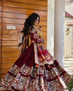 El último diseñador Navratri Muselina especial Algodón Impreso y espejo real Trabajo Lienzo Patta Lehenga Choli con Dupatta Full Stitch - Product Image 3
