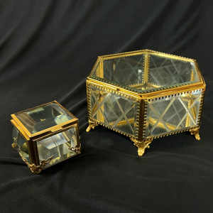 Boîtes de rangement de bijoux en laiton de verre de cristal nordique moderne de luxe avec jantes de concepteur de taille personnalisée Mini verre biseauté d'or - Product Image 6