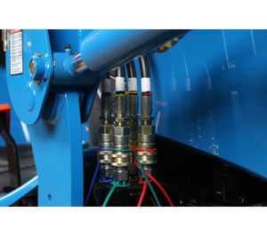 Tracteur utilitaire LS Tractor MT125 avec tondeuse à montage central de 60 pouces offrant un excellent contrôle et une grande durabilité - Product Image 5