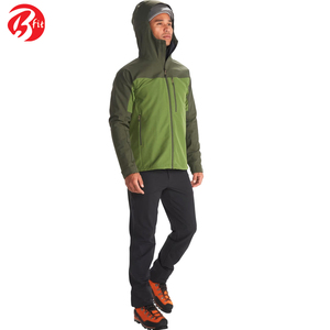 Veste Softshell imperméable de haute qualité pour le printemps Vêtements d'extérieur multifonctionnels de style High Street avec col montant et capuche - Product Image 4