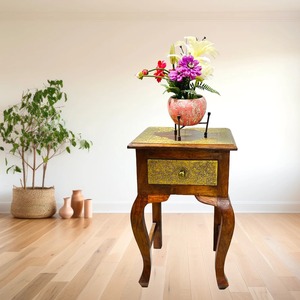 Table de chevet en bois de qualité supérieure Table d'angle compacte Accessoire de chambre élégant Conception fonctionnelle fabriquée à la main - Product Image 3