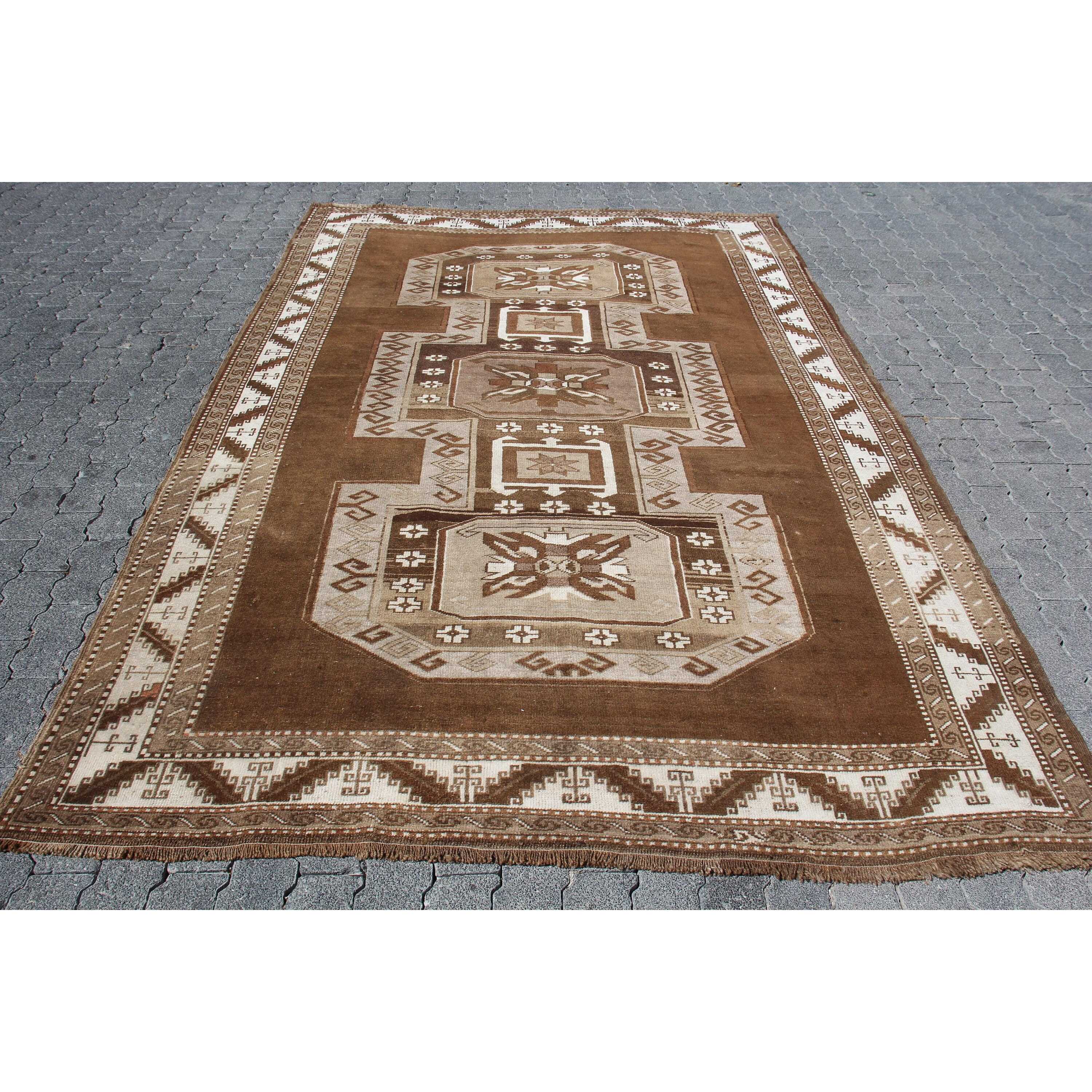 สีน้ำตาล