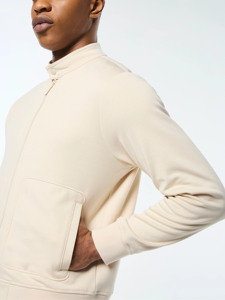 Solución de Fabricación de Ropa Deportiva al por Mayor para Hombres, para Mercados Globales de Ropa Deportiva, Cadenas de Tiendas Minoristas y Vendedores de Moda en Línea - Product Image 5