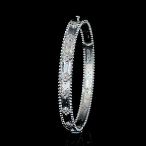 Bracelet de luxe unisexe en or 14 carats avec chaîne cubaine sertie de diamants personnalisés, certifié IGI pour les occasions de mariage - Product Image 2