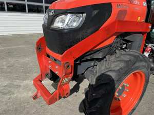 Tractor MFWD M4N-071HDC12 2022 - Diseño Compacto, Alta Potencia, Máxima Eficiencia - Product Image 4