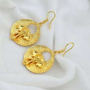 Exclusivos Pendientes Colgantes de Latón Chapado en Oro de 18k con Diseño de Cara de Elefante, Joyería Religiosa de Diseño, Venta al por Mayor para Mujeres - Product Image 4