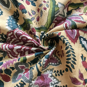 Tela de Algodón Estampada a Mano con Diseño Floral de Vid Multicolor Inspirado en la Mughal sobre Base Beige - Product Image 1