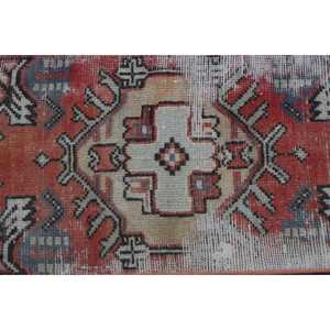 Tapis de 1,2 x 2,5 pieds, tapis turc vintage, tapis en laine rouge - Product Image 5