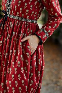 Robe midi en coton bohème florale Elisa rouge et blanche faite à la main - Product Image 3