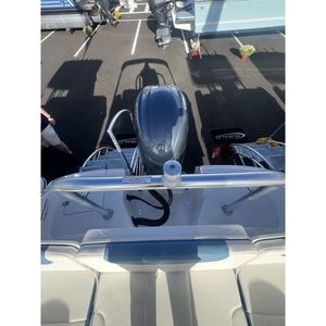Nuevo Lanzamiento 2026: Robalo R207 con Casco de Fibra de Vidrio (FRP) y Motor Yamaha, Longitud de 8.1-12m, Capacidad de Combustible de 60L - Product Image 5
