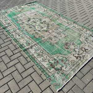 Alfombra Turca Vintage Grande de 5.3x9.1 pies (161x277 cm), Alfombra Verde con Diseño Floral - Product Image 1