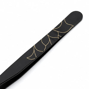 แหนบต่อขนตา SHEARS BEAUTY สแตนเลสสตีล ปลายเฉียง แม่นยำ ใช้งานง่าย สีดำลายทอง - Product Image 4