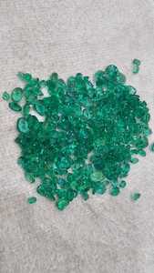 Piedras preciosas de Esmeralda natural de tamaño pequeño Piedras preciosas sueltas de forma mixta - Product Image 2