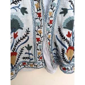 Handmade Unisex TNT Style Suzani Embroidered Cotton Filled <b>Jacket</b> Quilted with Stand Collar for Spring - Product Image 4