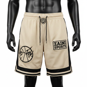 Pantalones cortos de baloncesto para hombre de malla de poliéster transpirable GSM premium, color crema beige con paneles laterales negros y logotipo personalizado con serigrafía. - Product Image 6
