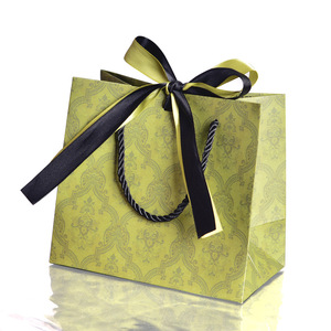 Stock direct, papier cartonné de qualité supérieure, sac en papier de couleur ivoire, nouveau design, vente chaude sur le marché pour les vêtements, les chaussettes, les chaussures, les fourrures - Product Image 4