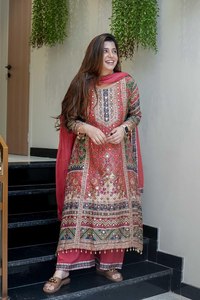 Heavy Designer Chinon Silk Impresión digital atractiva y trabajo de espejo real y Top de trabajo con borde de encaje y Palazzo con traje Dupatta - Product Image 3