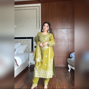 Nouvelle arrivée chic : Haut ethnique multicolore en Chinon avec détails de broderie Resham et dupatta fantaisie en Chinon – Collection 2025 - Product Image 2