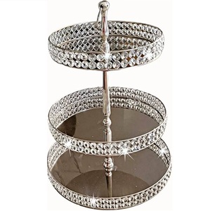 Soporte para servir pasteles de frutas decorativo de calidad superior en forma redonda con acabado dorado para bodas y celebraciones. - Product Image 6