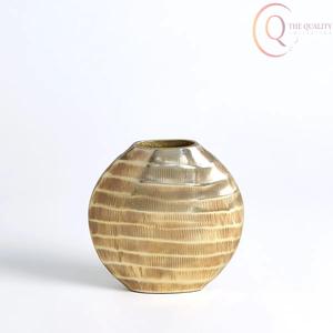 Vase décoratif élégant en métal pour la maison et l'usage commercial, ajoutant une touche sophistiquée à toute ambiance - Product Image 1