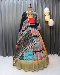 Nueva colección exclusiva de ropa de Festival Navratri con estampado Lehenga Choli en seda de mantequilla pesada - Product Image 4