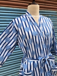 Robe kimono longue en coton 100% à séchage rapide, imprimé floral bleu, col en V, fermeture à cordon, coupe ample, vêtements de détente d'été pour femmes - Product Image 4