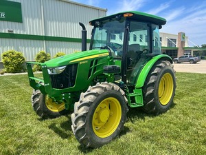Tractor de Ruedas John Deere 5060E Usado, Tracción en las 4 Ruedas, Transmisión por Engranajes, Tractor Utilitario Agrícola con Cabina Cerrada - Product Image 4