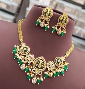 Conjunto de collar de tono dorado de diseño único exclusivo de calidad superior pulido Premium tradicional con pendientes para mujer para boda - Product Image 2