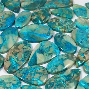 พลอยคริสโซคอลล่าสีน้ำเงินธรรมชาติทรงคาโบชอง พร้อมใบรับรอง IGI ขนาดอิสระตามธรรมชาติ - Product Image 1