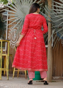 Nouveau Design de costume de soirée, ensemble de 3 pièces à col rond et imprimé de broderie Kurti avec dupata - Product Image 3