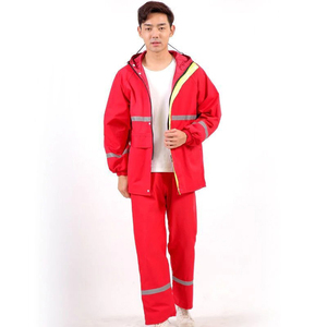 Trajes Impermeables y Transpirables de PVC y Nailon para Hombre con Franjas Reflectantes Atractivas y Diseño Duradero - Product Image 1