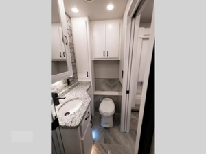 OFERTA Nuevo P-E-T-E-R-B-I-L-T RV 389 Modelo 2022 con Alto Rendimiento Disponible para la Venta - Product Image 2