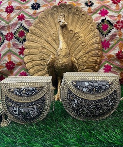Sacs de soirée en argent faits à la main de créateur de luxe avec mosaïque en laiton et pochette en pierre écologique en métal prêts à être expédiés - Product Image 5