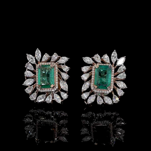 ต่างหูมรกตสีเขียวหรูหรา ประดับเพชรทรงมาร์คีส์และทรงลูกแพร์ที่เพาะเลี้ยงในห้องปฏิบัติการ - Product Image 1