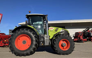 จอยสติ๊กควบคุม CLAAS 850 AXION รถแทรกเตอร์สำหรับงานเกษตร ทนทาน ขับเคลื่อน 4 ล้อ เกียร์อัตโนมัติ 230 แรงม้า พร้อมเครื่องยนต์ เกียร์ ปั๊ม และล้อ - Product Image 2