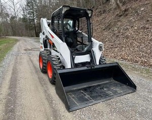 Chargeuse compacte Bobcat S530 abordable, chargeuse frontale, mini-chargeuse pour la construction, l'agriculture et la manutention de matériaux - Product Image 4