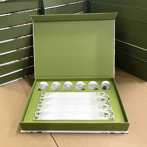 Caja de Regalo para Chocolates con Separadores para 12 Piezas, Impresión Personalizada de Alta Gama, Empaque de Grado Alimenticio OEM con Laminado Mate y Grabado - Product Image 4