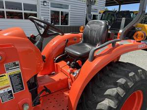 Tractor Kubota L3901HST 2021: Tractor utilitario compacto con transmisión hidrostática, confiabilidad y versatilidad - Product Image 5