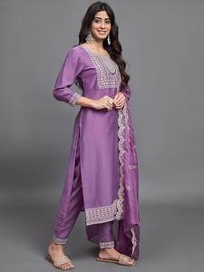 Fils rayonnants: Ensemble Kurti de broderie de paillettes en chinon pur avec Dupatta d'organza lourd | Élégance ethnique | S-XXL - Product Image 5